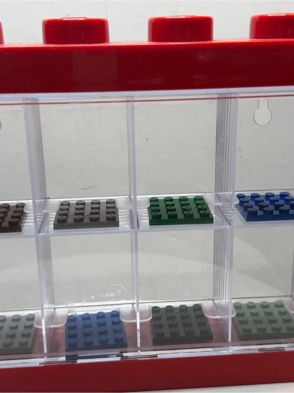 Official LEGO display case for 8 minifigures